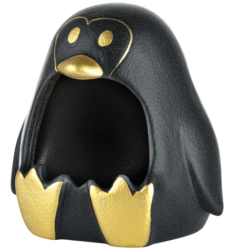 Aschenbecher Pinguin schwarz mit goldfarbenen Akzenten Frontansicht World of Smoke