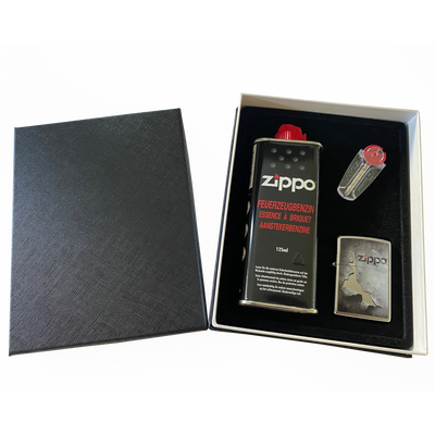 Zippo Geschenkbox Q Fzg. 60004576 Steine Benzin Frontansicht World of Smoke